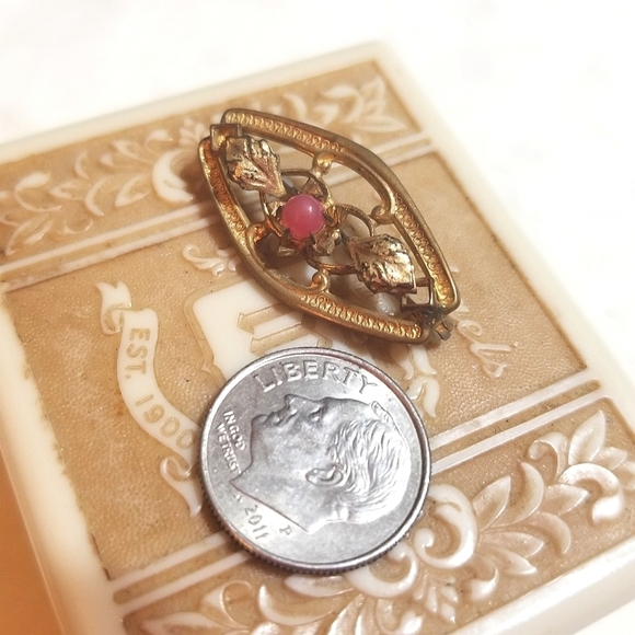 Victorian Era 1800s Gold Filled Pink Glass Cabochon Brooch - Picture 4 of 5